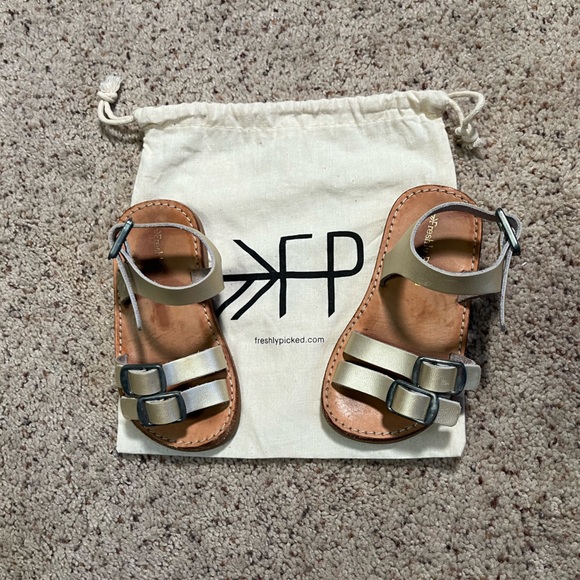 Freshly Picked Other - Toddler Girl’s Freshly Picked Gold Rockaway Sandals - Size 5